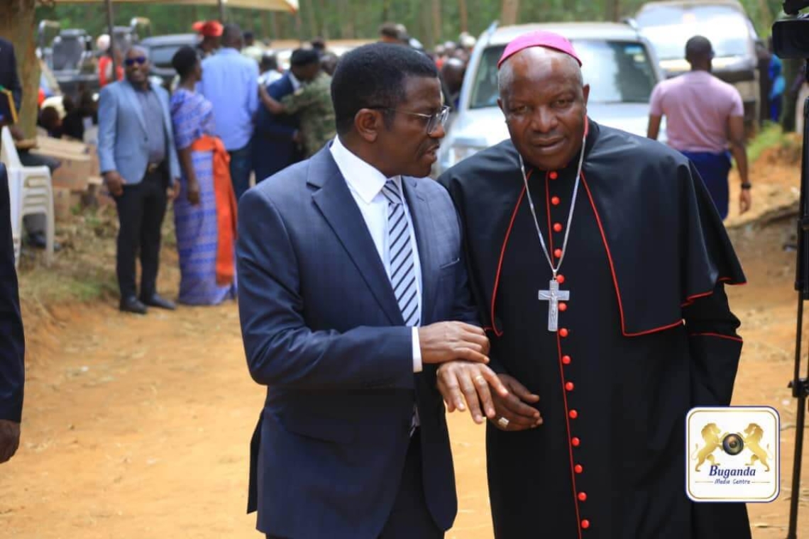 Katikkiro Mayiga welcoming Bishop Jjumba, who led the prayer service